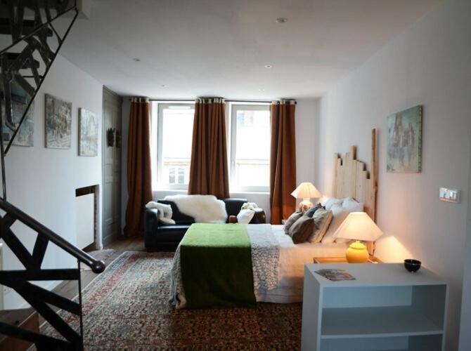 48 Urban Suites Dun-le-Palestel Room photo